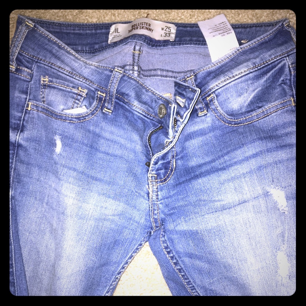 Selling 5 pairs of Hollister jeans all size 1.